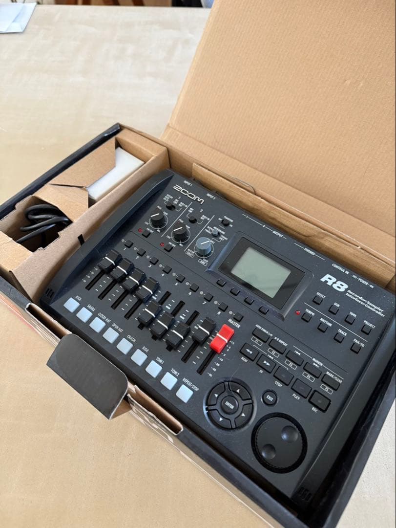 ZOOM R8 マルチトラックレコーダー　オーディオインターフェース