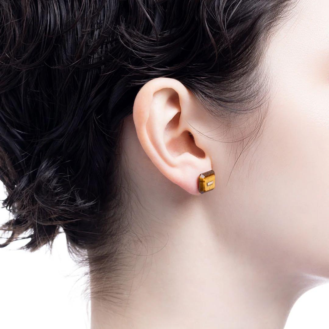 BIRD OF PARADISE ネイキッドスクエアストーン スタッドピアス