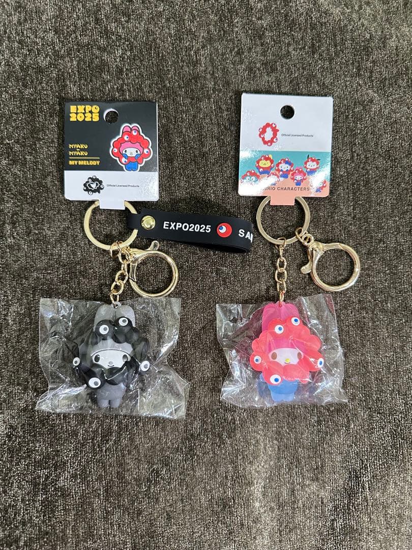 マイメロ ミャクミャク 黒＆クリア マスコット キーホルダー2点セット
