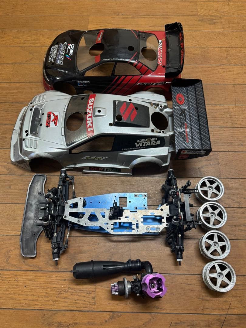 京商シャシ、HPIエンジン、ボディ