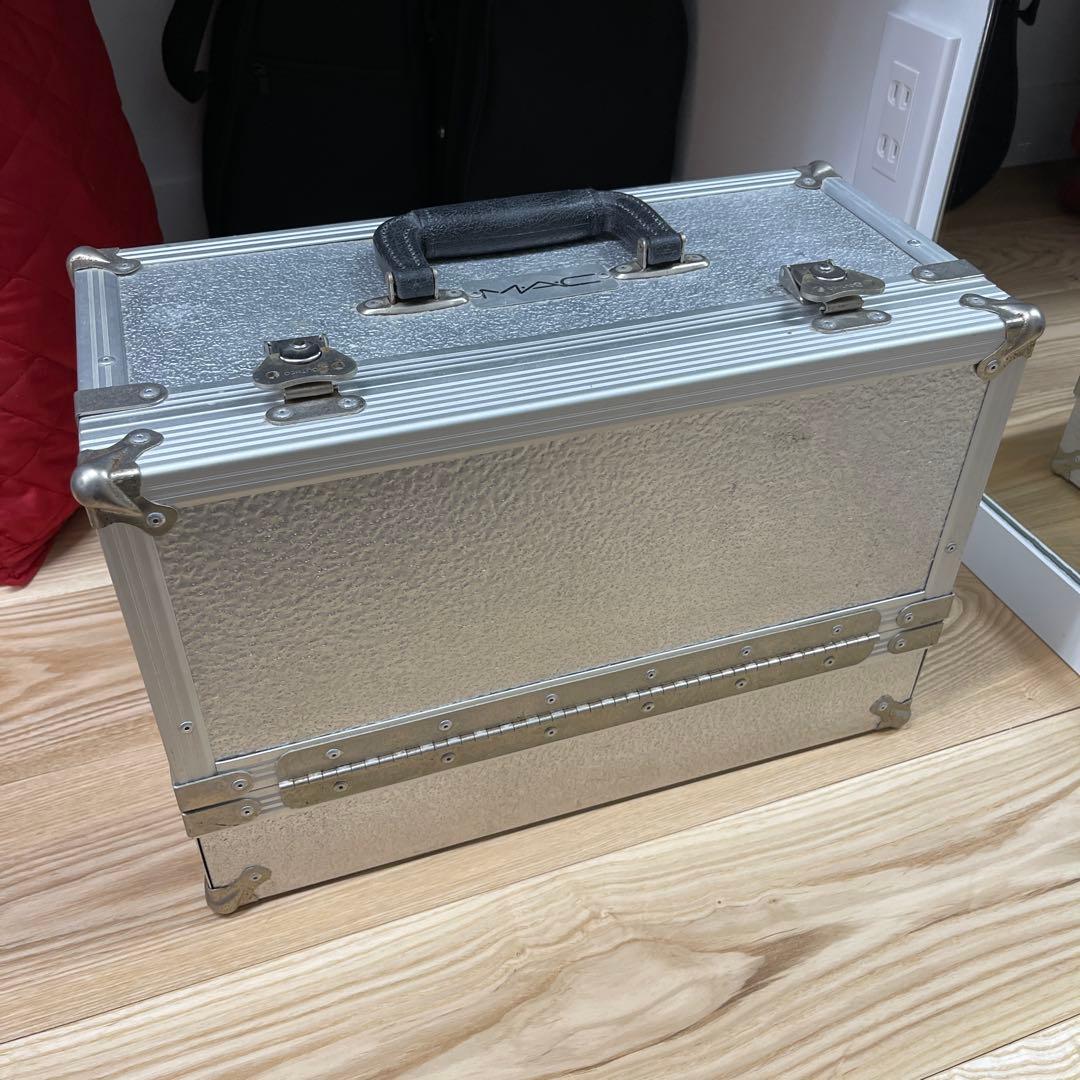 MACコスメティック　プロフェッショナルメイクアップケース シルバー