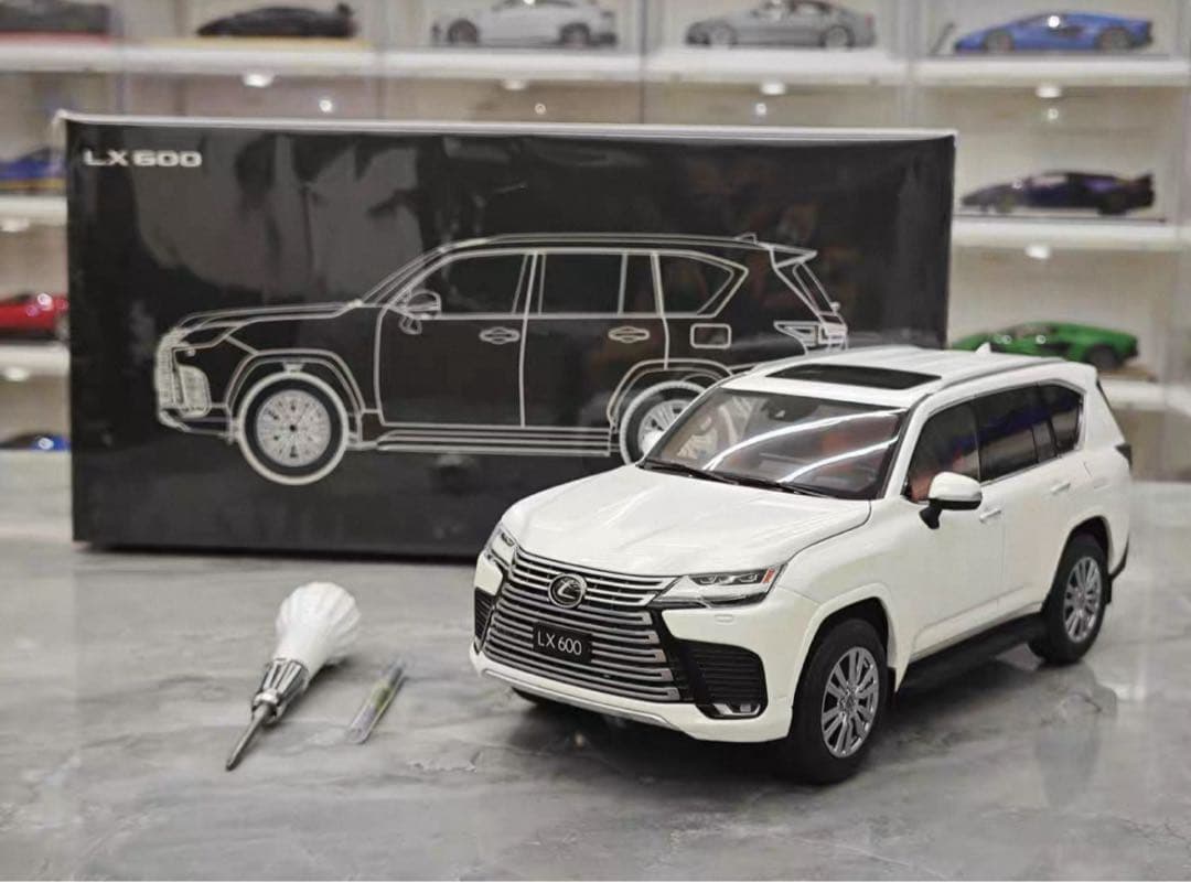 新発売 LCD 1/18 レクサス LX600 SUV 全開閉 金属製 ミニカー