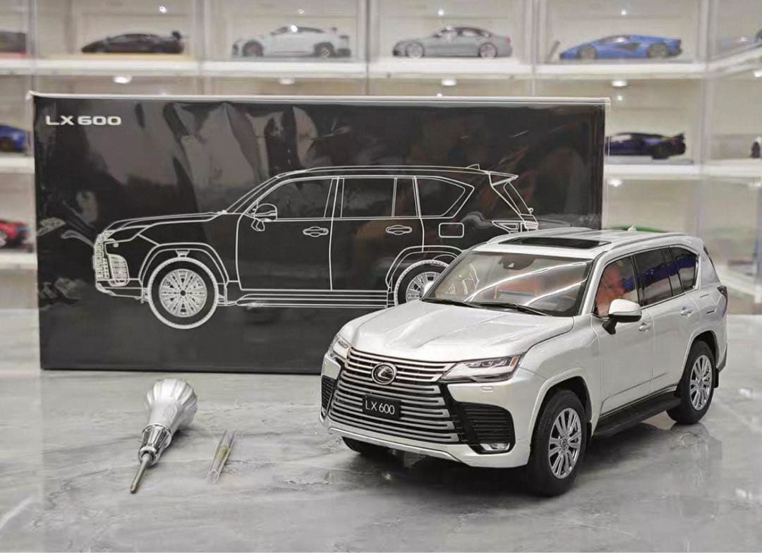 新発売 LCD 1/18 レクサス LX600 SUV 全開閉 金属製 ミニカー