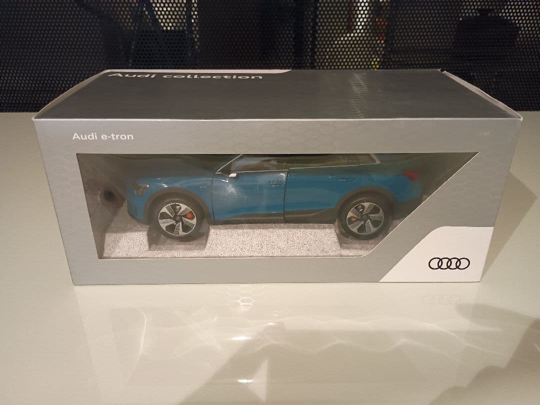 ノレブ NOREV 特注品 アウディ Audi e-tron 1/18