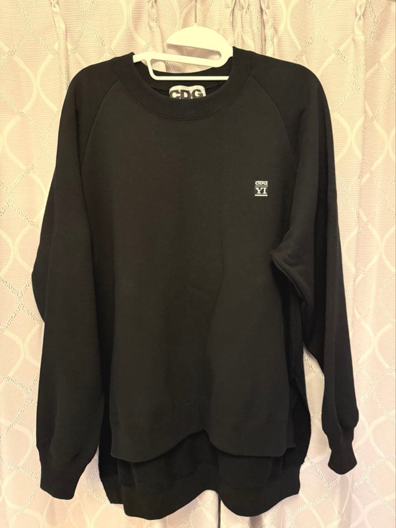 CDG × YI OVERSIZED LONGBACK SWEATSHIRT