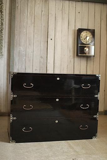 古い木製のチェスト　引き出し3段