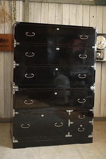 古い木製のチェスト　引き出し3段