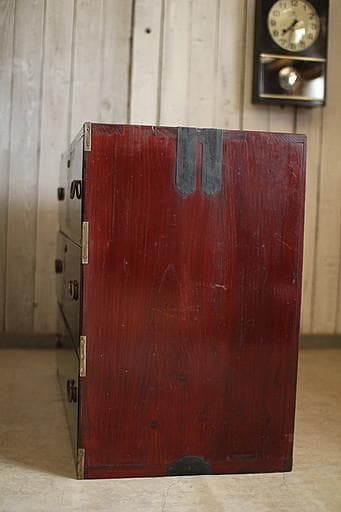 古い木製のチェスト　引き出し3段