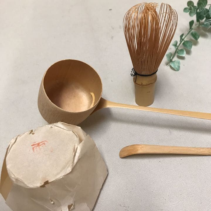 お茶道具一式　茶碗、水指、建水、棗、茶筅、茶杓、茶柄杓、蓋置き、短冊棚　8点