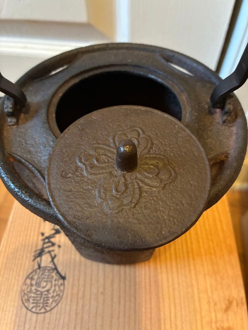 釜師浄義作　七宝透　銚子　鉄製　在銘　共箱　陶器蓋有り