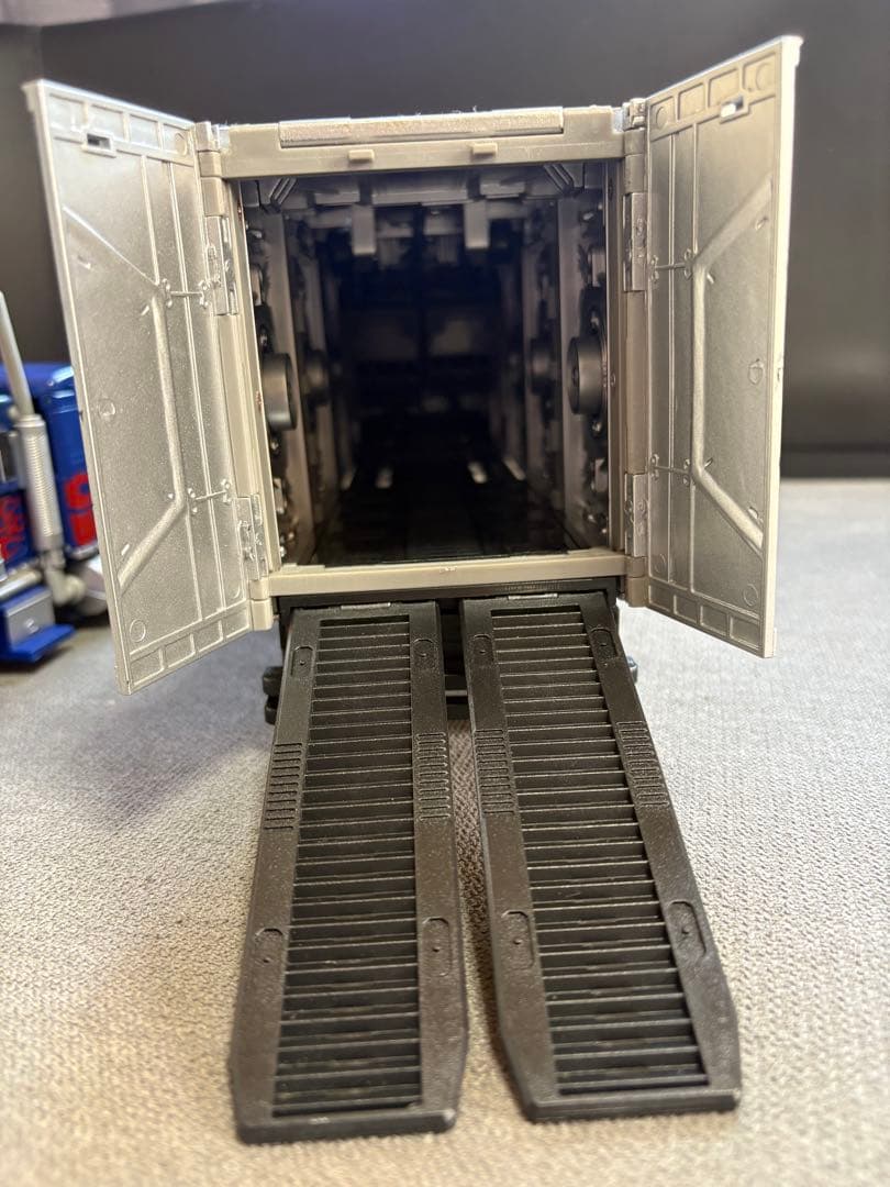 10thアニバーサリー オプティマスプライム＋専用コンテナトレーラー