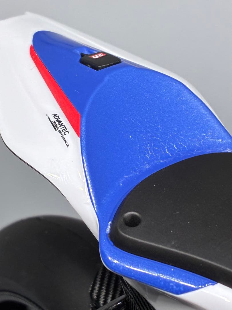 モンモデル　1/9 BMW HP4 RACE