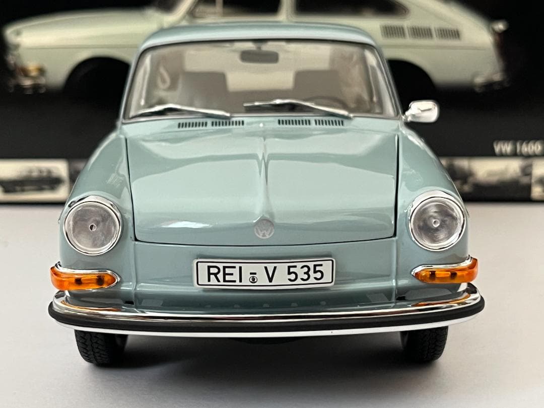 ミニチャンプス PMA 1/18 VW1600 TL 1970 ライトブルー美品