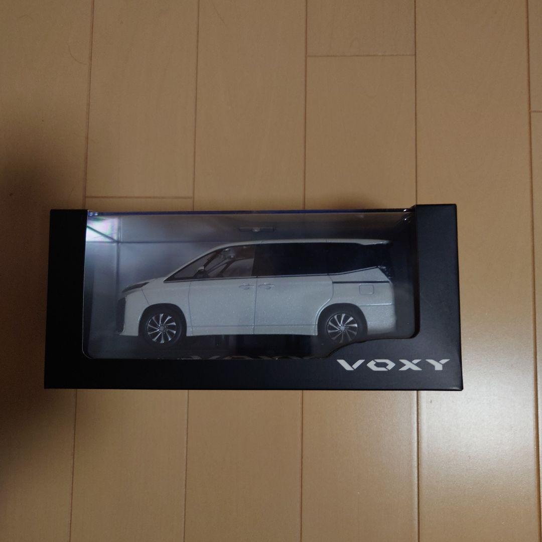 トヨタ Voxy ホワイト ミニカー