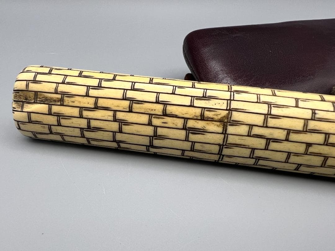 江戸明治時代　生肖図　金銀象嵌　極上骨製手彫キセル入れ　大玉根〆　銀製キセル