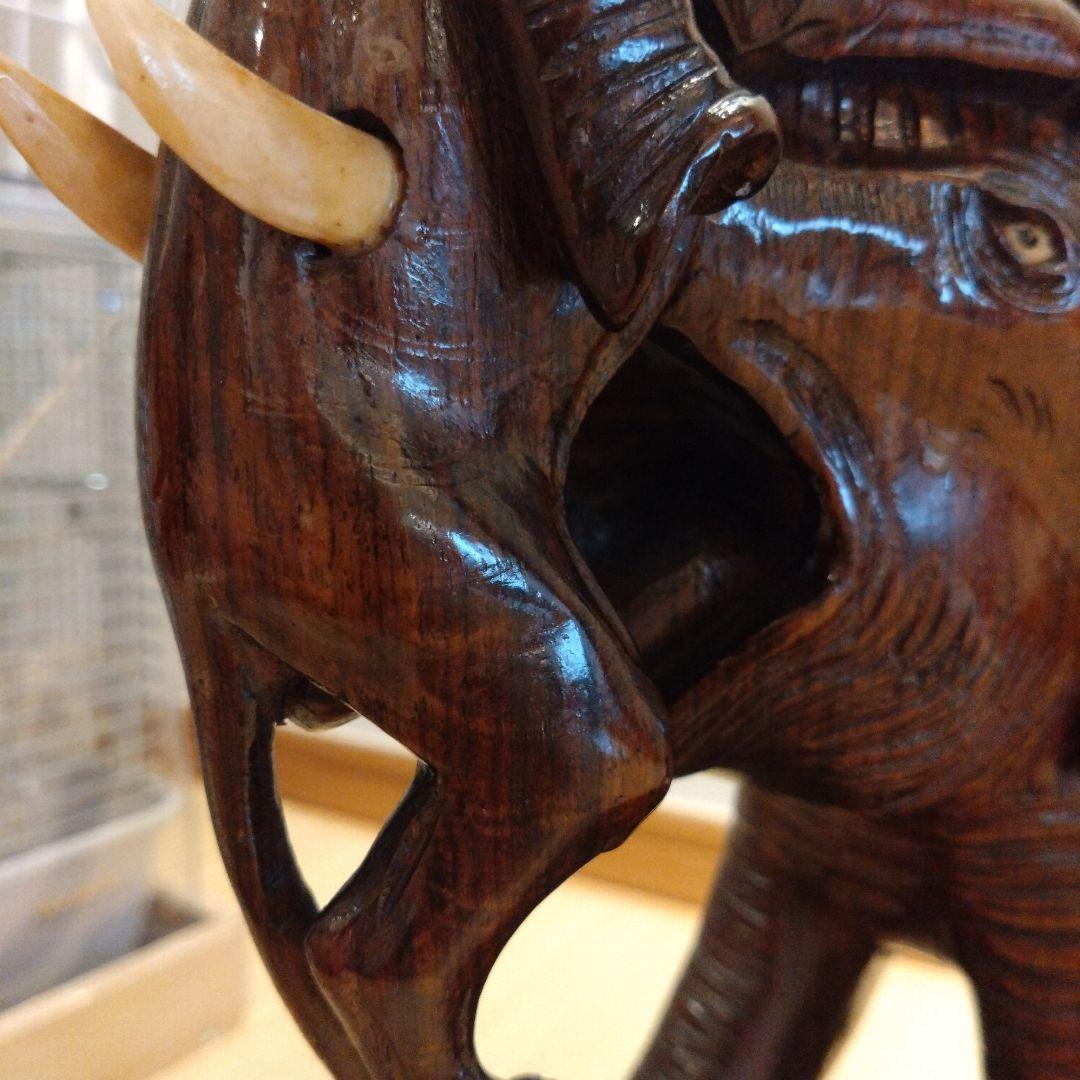 木製彫刻 象と虎のアート