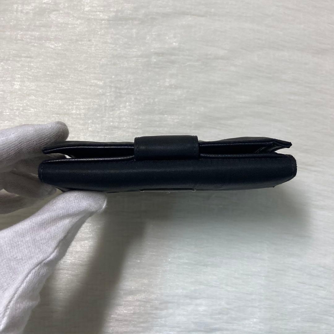 早い者勝ち　PRADA プラダ　二つ折り　レザー　ナイロン　財布　折り財布　黒