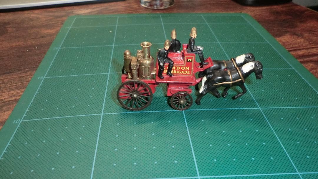 クラッシックなミニカーのコレクション