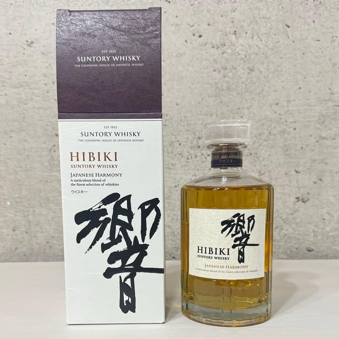 新品　未開封　サントリー　響　HIBIKI 700mlボトル　ウイスキー