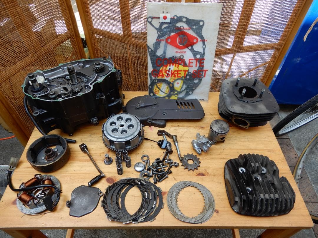 HONDA　エルシノア125　MT125　エンジン部品　中古品