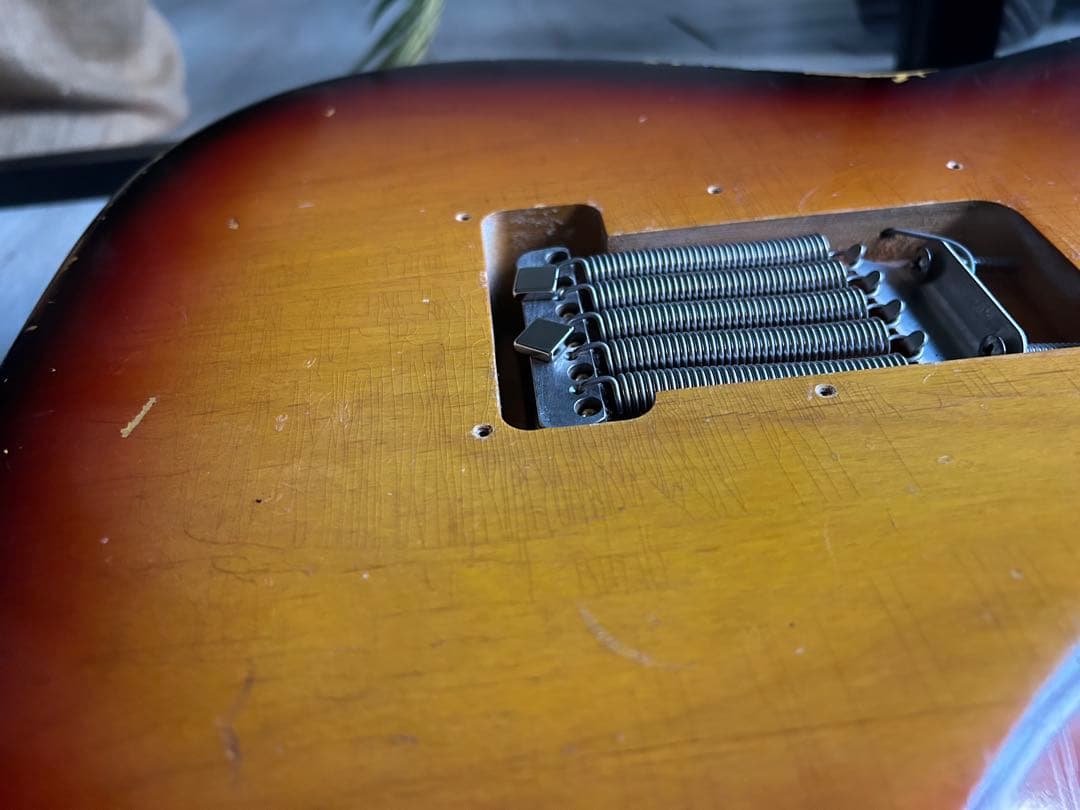 suhr ストラト　レリック　ラッカー塗装