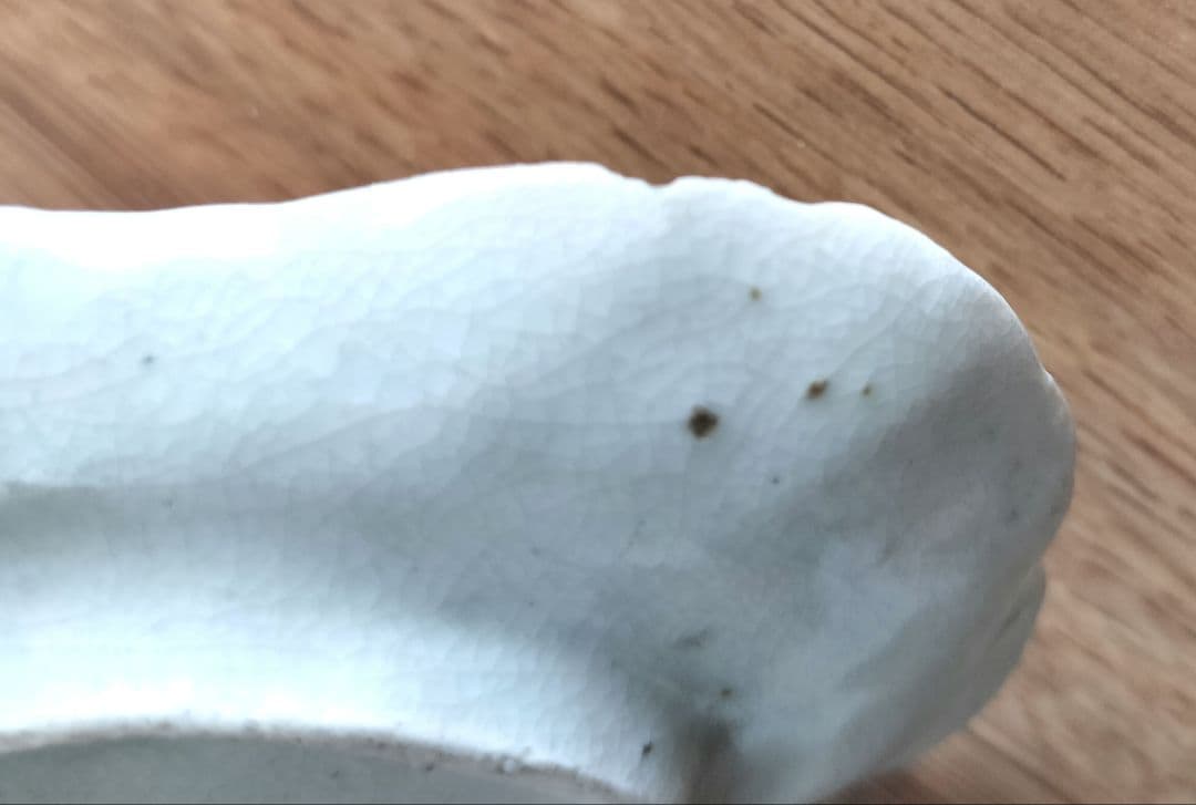 古伊万里　白磁　陽刻　菊　豆皿