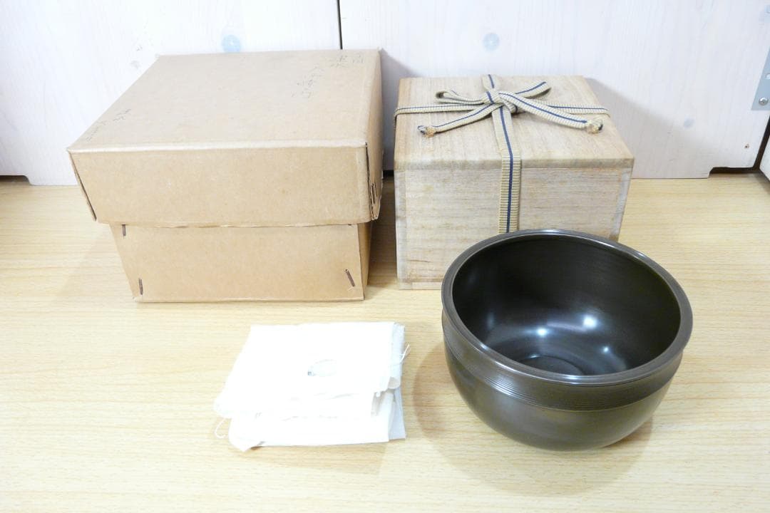 京釜師　十五代 大西清右衛門（浄心） 造　唐銅 糸目建水【千家十職】