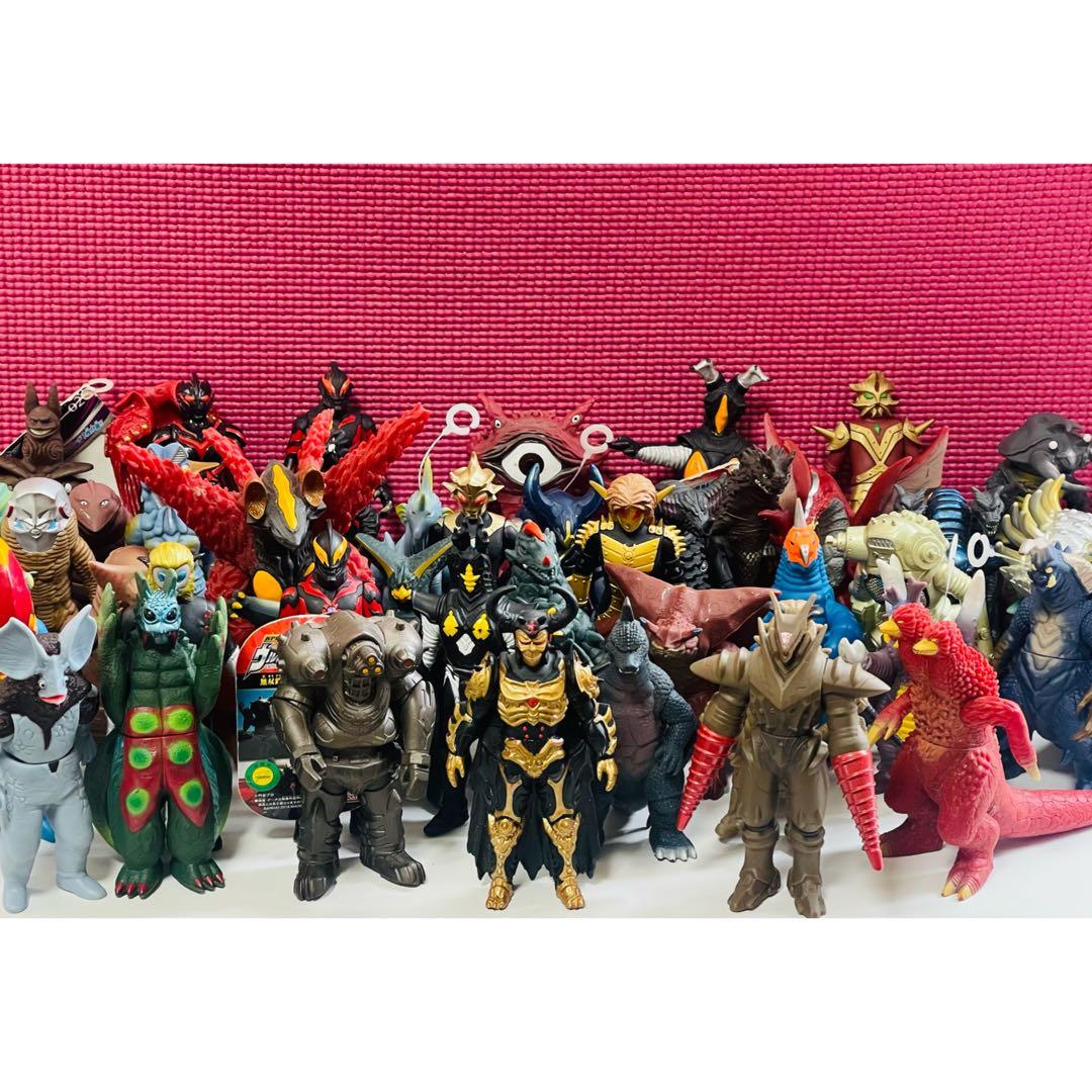 ❁在庫一掃SALE❁ 怪獣シリーズ61体＋おまけ1体付き　ソフビ　まとめ売り