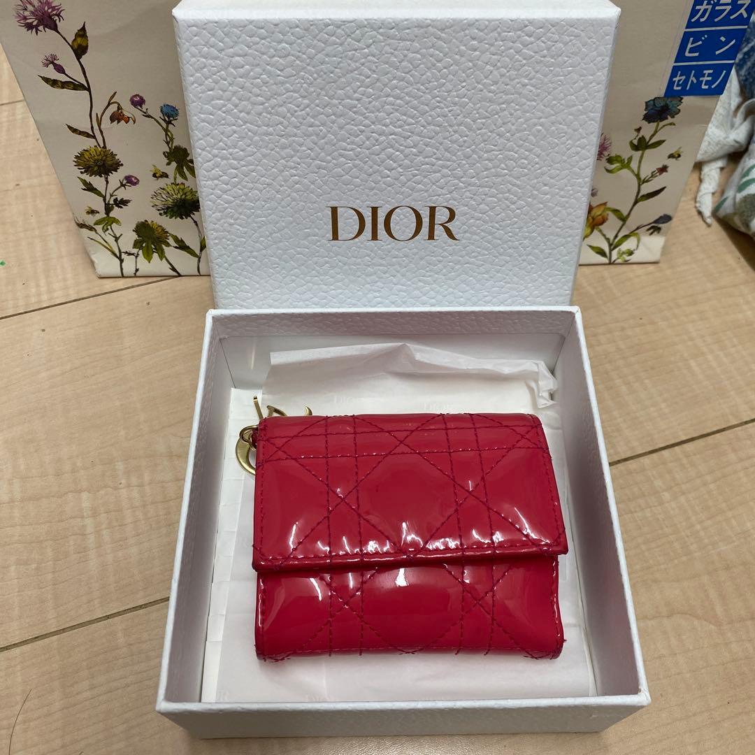 ブ*レ様 Dior エナメル 赤 三つ折り財布