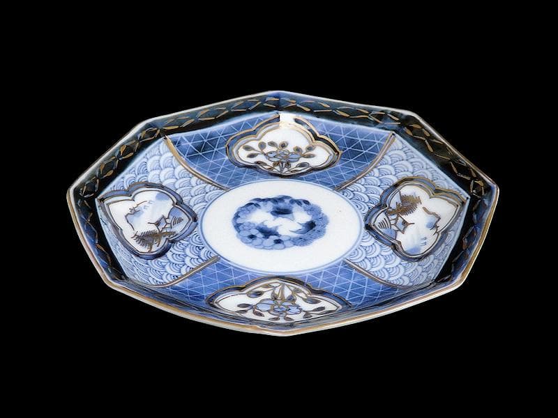 古伊万里　青海波に墨弾籠目紋　楼閣山水に花の図　八角皿２枚F205AS-fbud