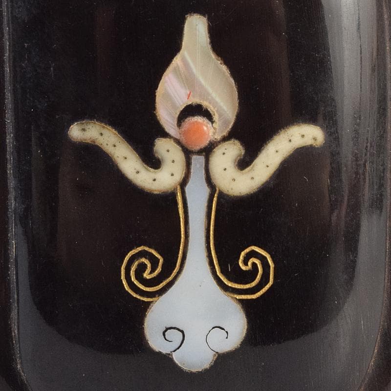 中国　牛角製　玉石螺鈿装飾　漢詩刻　鼻煙壷　木製台付　M　9430