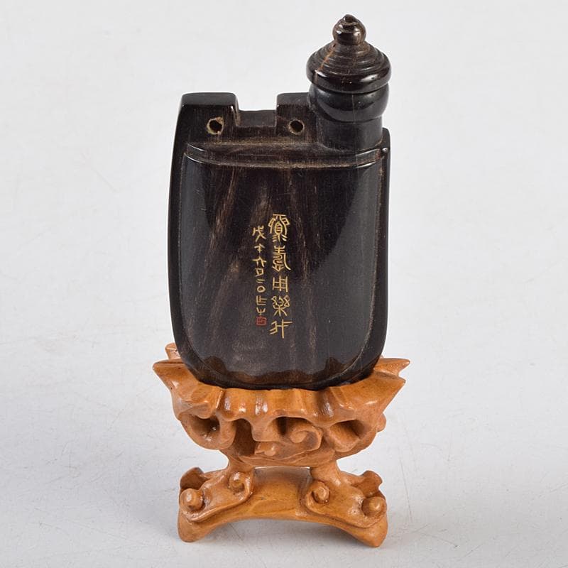 中国　牛角製　玉石螺鈿装飾　漢詩刻　鼻煙壷　木製台付　M　9430