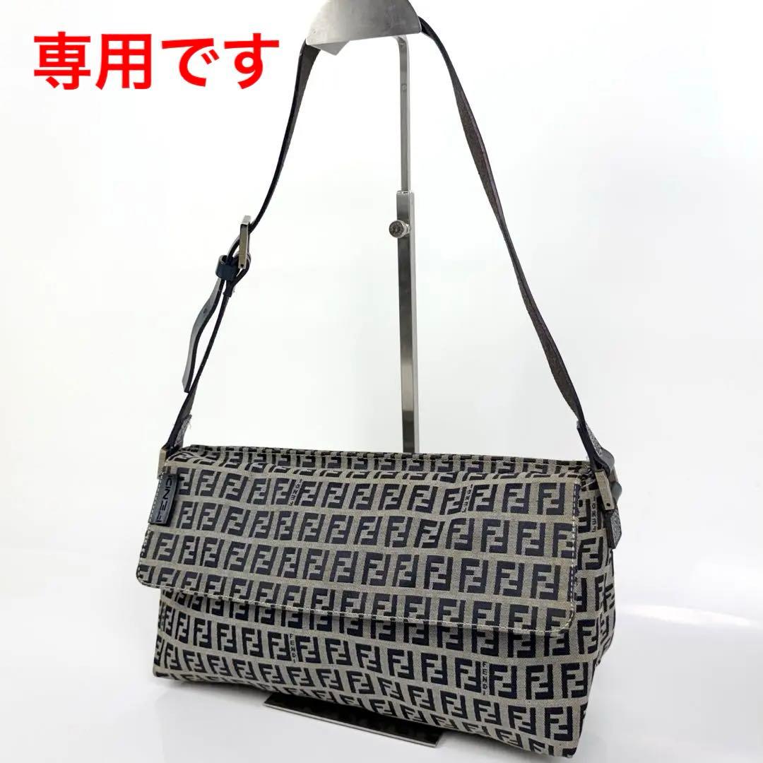 FENDI フェンディ ズッキーノ ワンショルダーバッグ 肩掛け カバン グレー