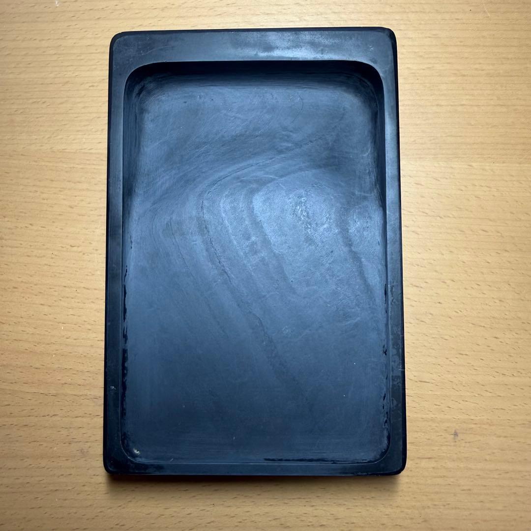 雨畑硯　横12.1cm 縦18.1cm 高さ3.4cm 重さ1531g