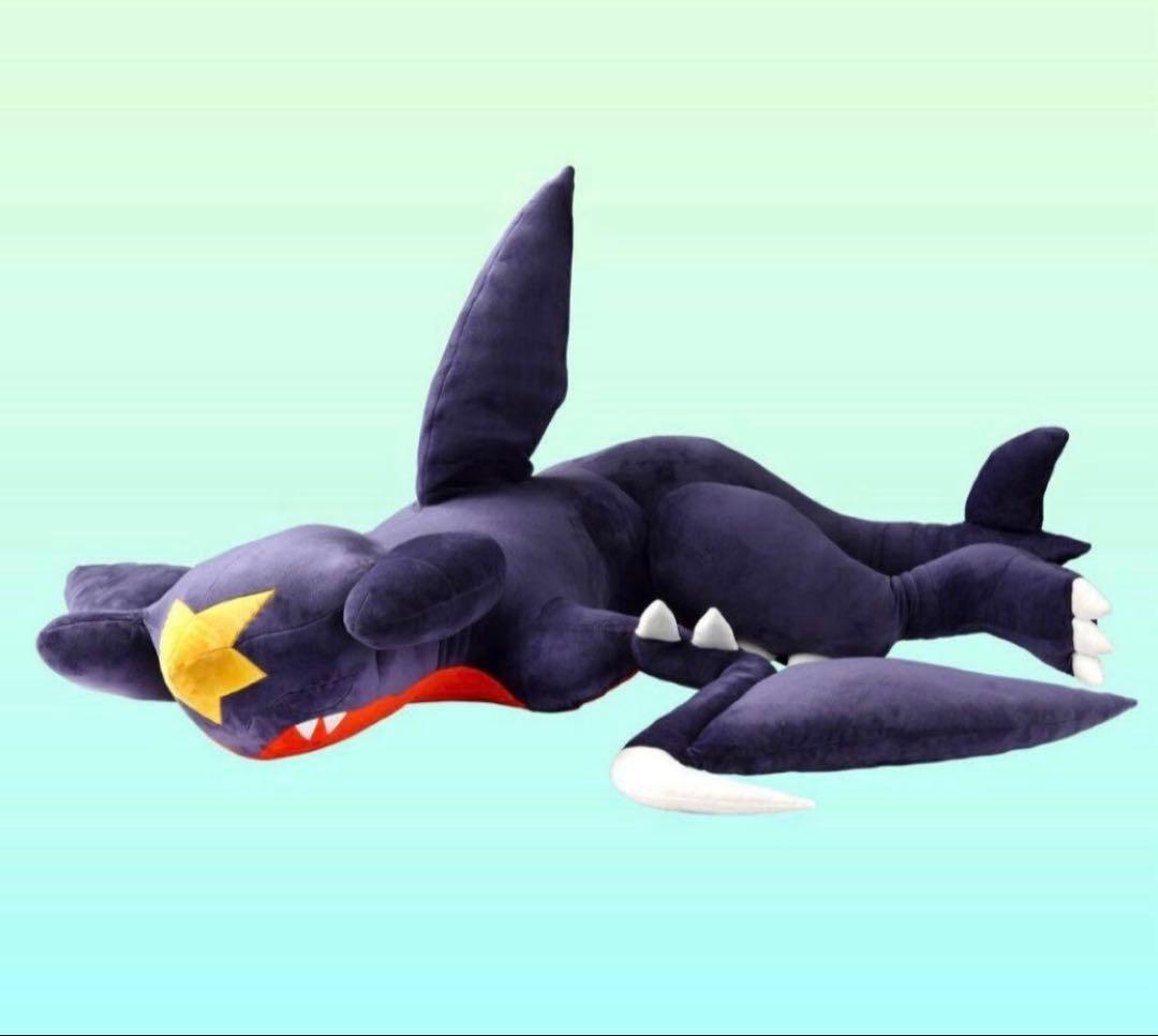 ポケモン　プレミアムバンダイ　大きなガブリアスクッション　ぬいぐるみ