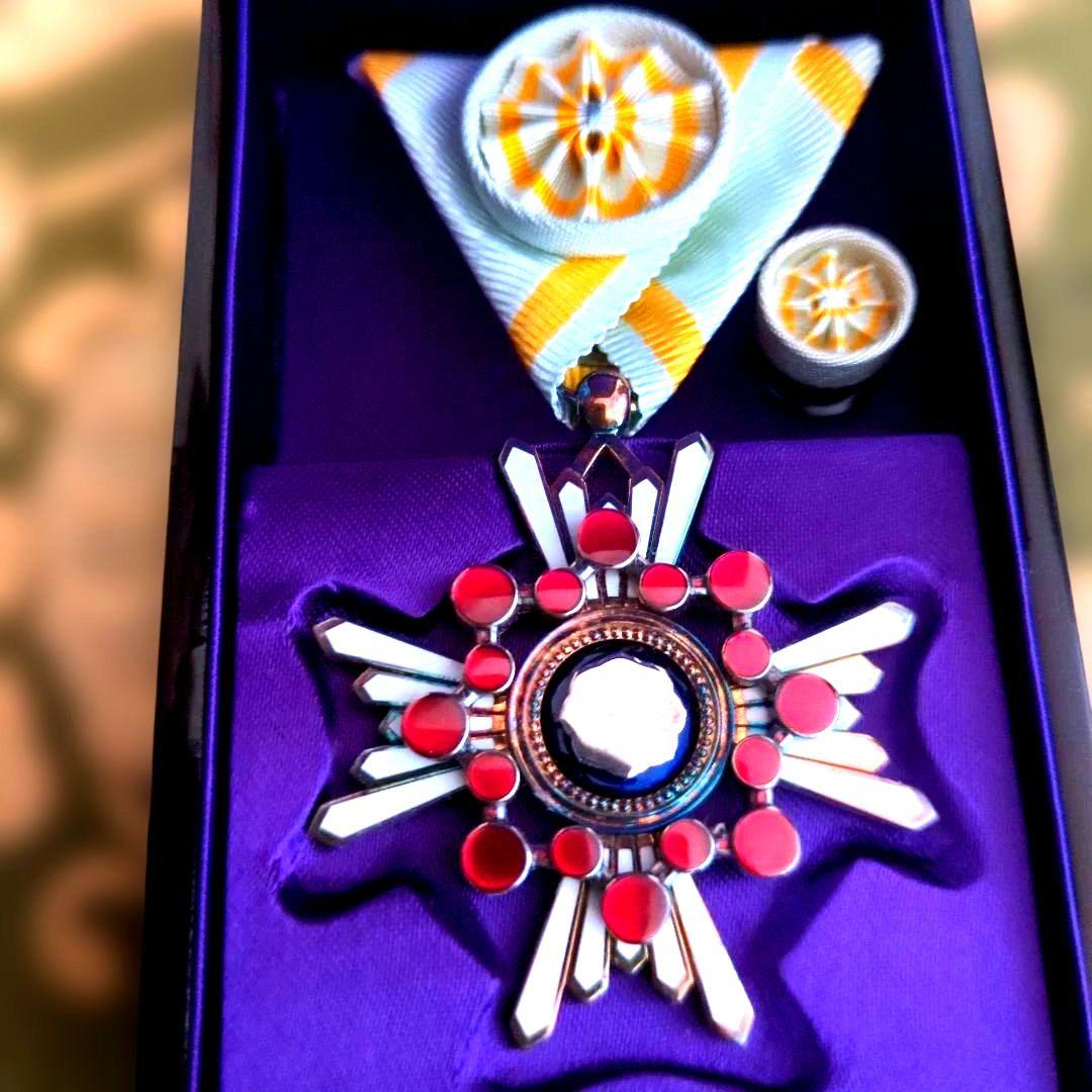 【美品】勲四等 瑞宝章 塗共箱・略綬付き