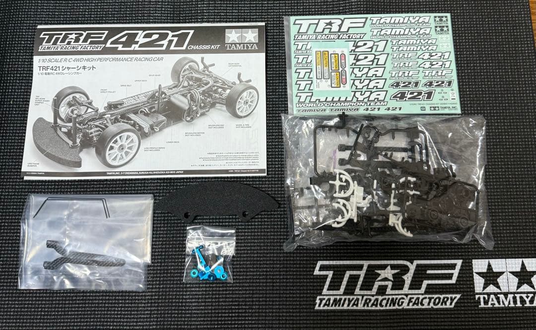 タミヤ　TRF421 (スペアパーツ付き)