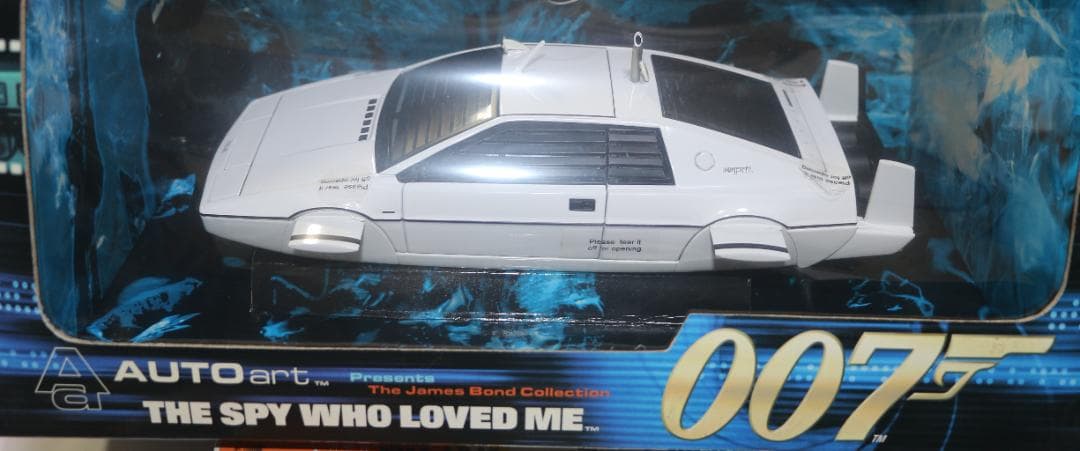 AUTOart ロータス・エスプリ　潜水モード　００７コレクション 1/18