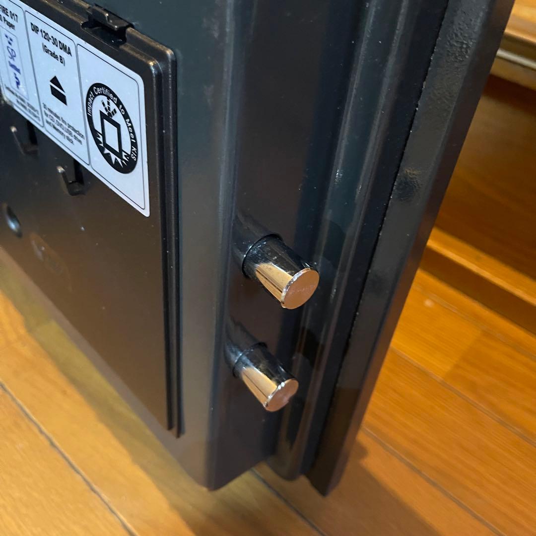 現地引渡し。diplomat 電子ロック 金庫