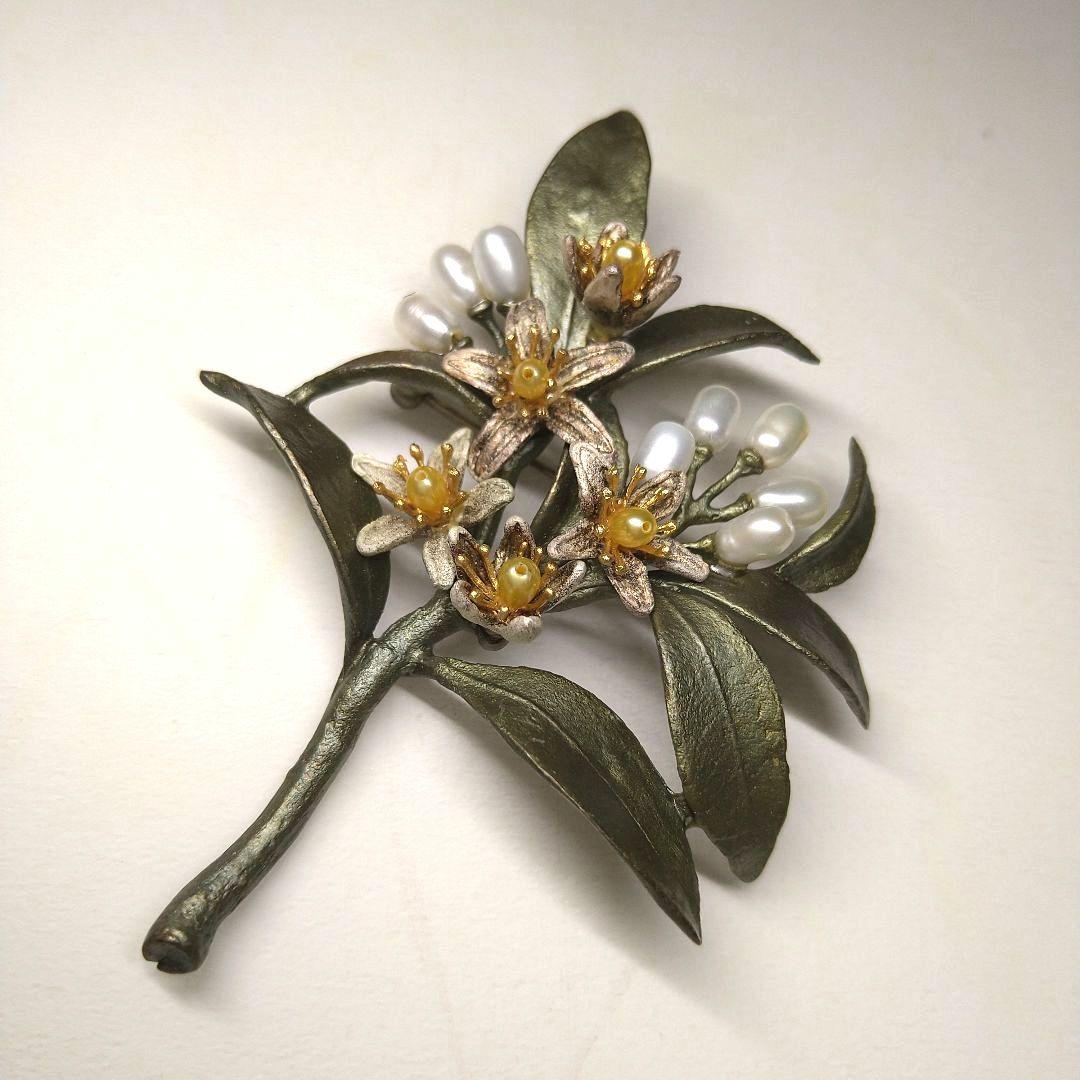 マイケルミショー　ブローチ