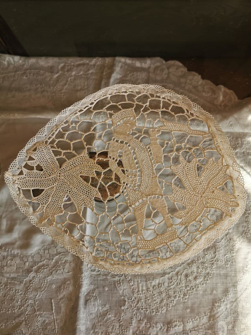 アンティーク ポワンドヴェニスレース ブラーノ島ドイリー ボビンリネン装飾付