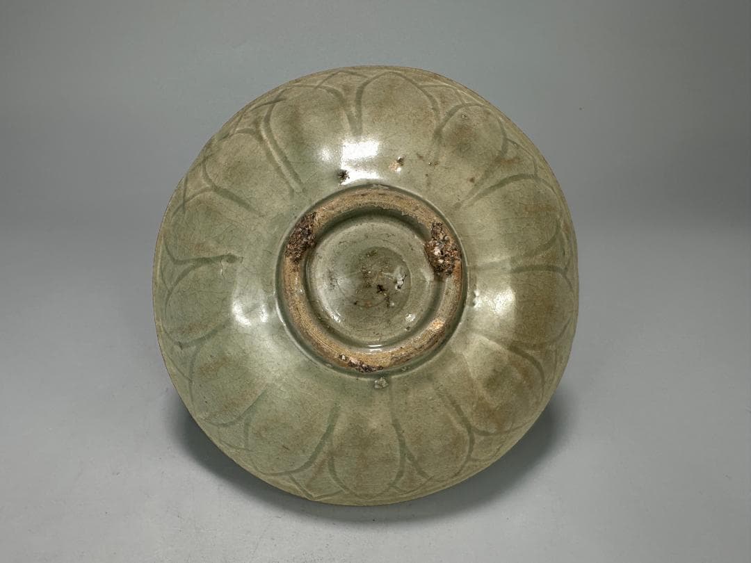 中国美術　元～明時代　青磁　蓮花文茶碗 鉢　時代物　唐物　14～15世紀頃