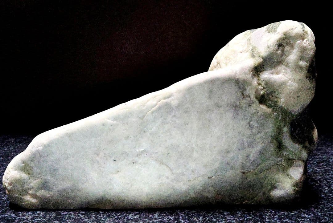 ★翡翠原石★糸魚川硬玉【小滝灰ラベ・転石・切り出し❷1528ｇ】