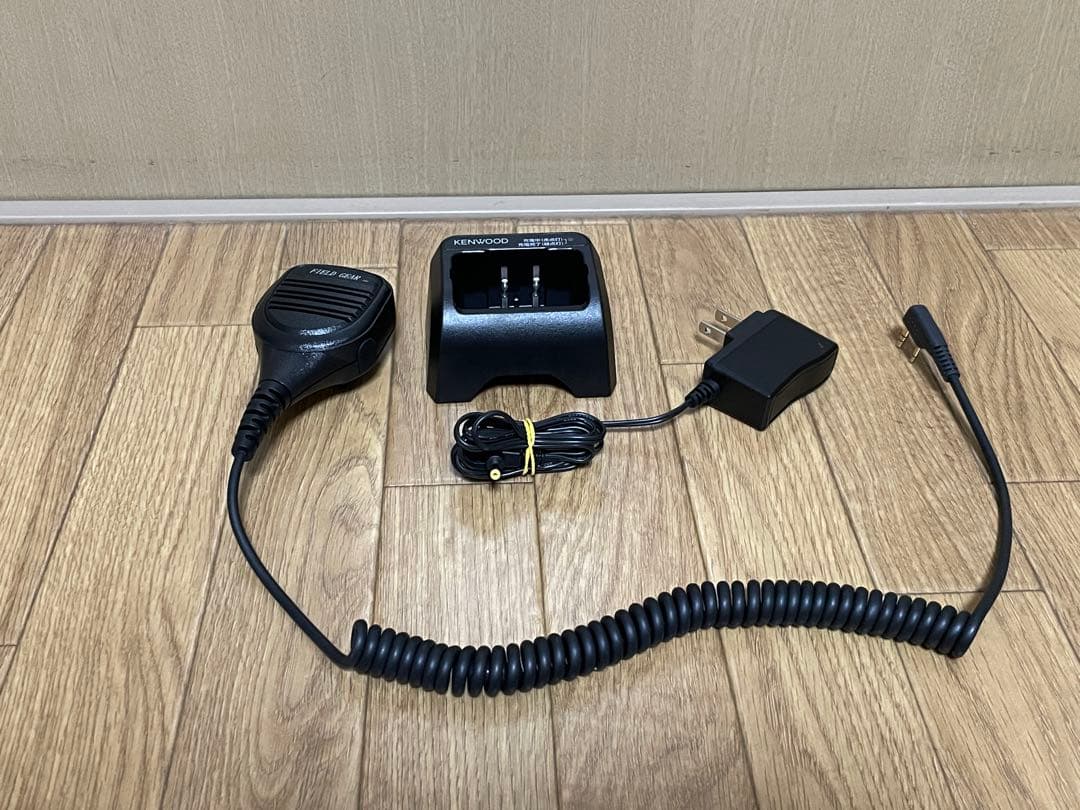 KENWOOD トランシーバー 他（充電器・バッテリー・スピーカーマイク）