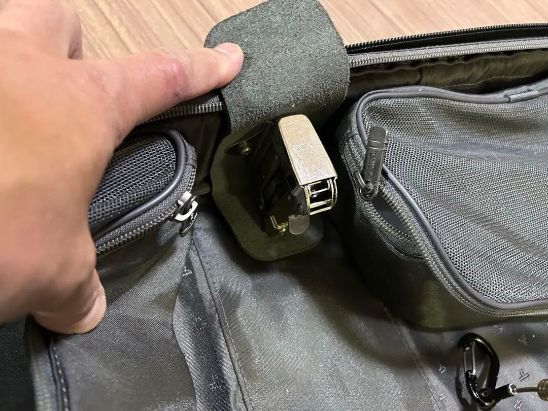 (週末セール)TUMIガーメント ブラックキャリーケース