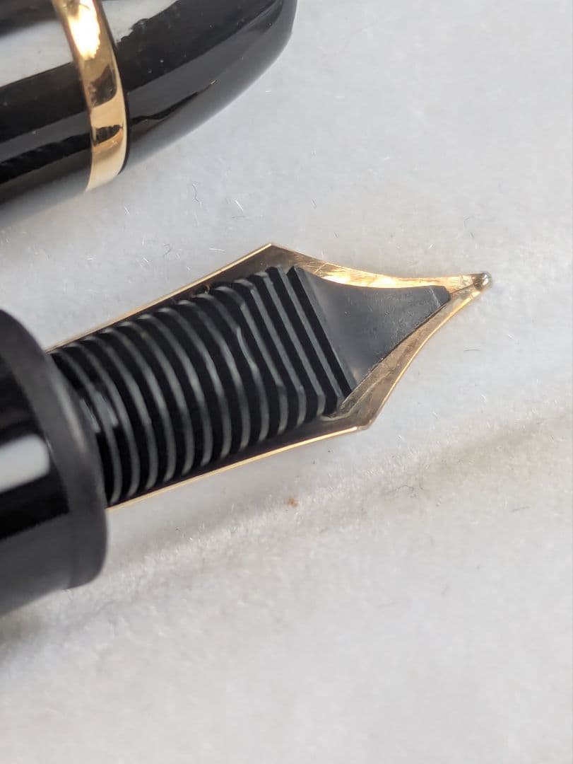 モンブラン　マイスターシュテュック146　14金　中字