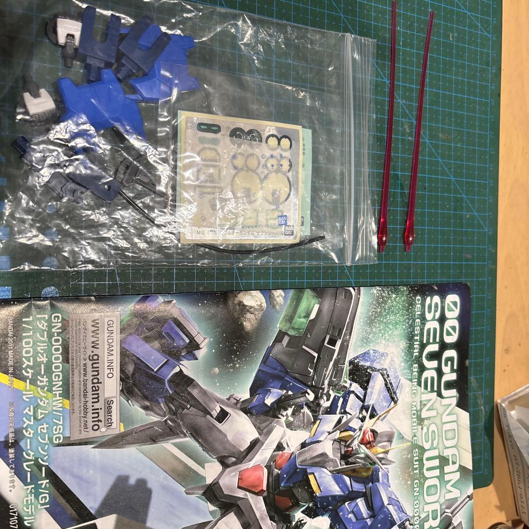 MG 1/100 GN-0000/7S ダブルオーガンダム セブンソード/G