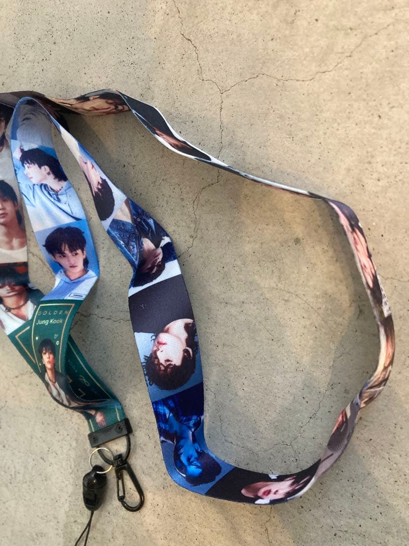 【韓国購入品】BTS ジョングク GOLDENキーホルダー カード