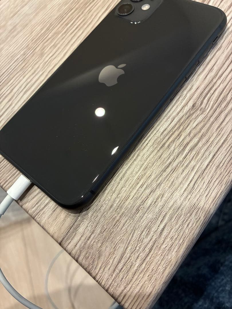 【値下げ】Apple iPhone 11 ブラック　本体（未使用ケーブル付）