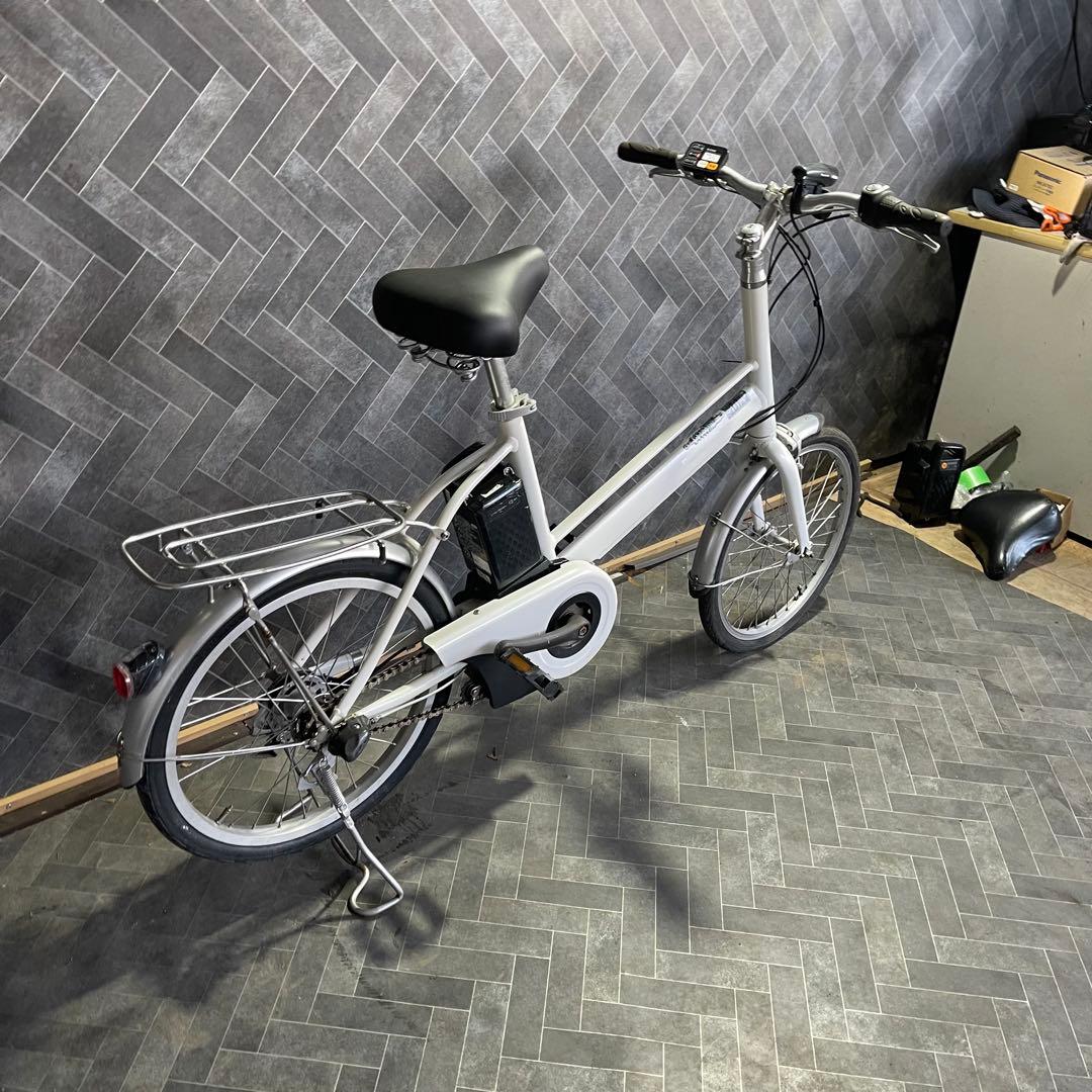 シルバー 電動アシスト自転車 シティタイプ